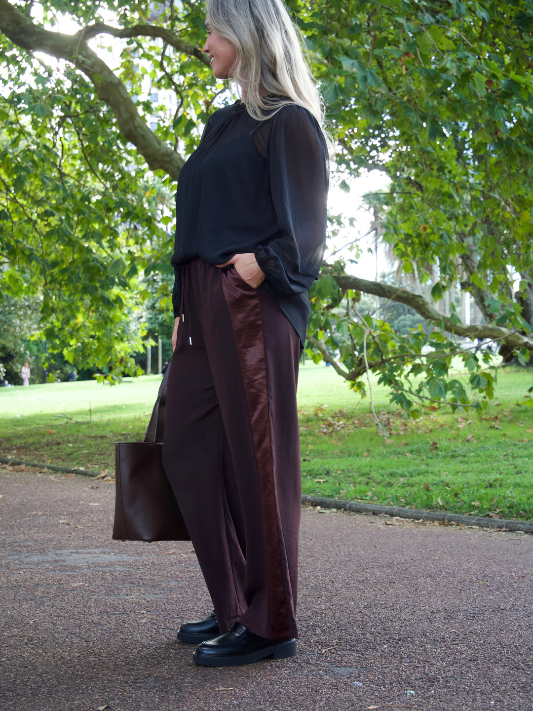 Gloss The Label Havanna Satin Stripe Pants Chocolate