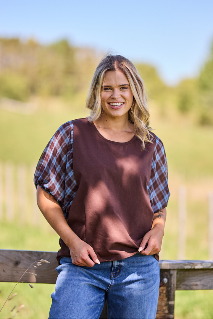 Label Selma Top Chocolate with Check Sleeve