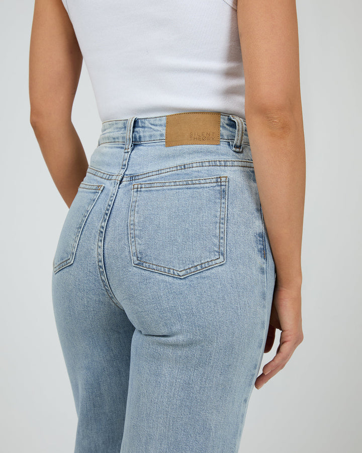 Silent Theory Hunter Comfort Wide Leg Jean Light Blue
