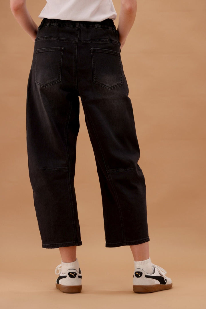 Wakee Barrel Jean Black