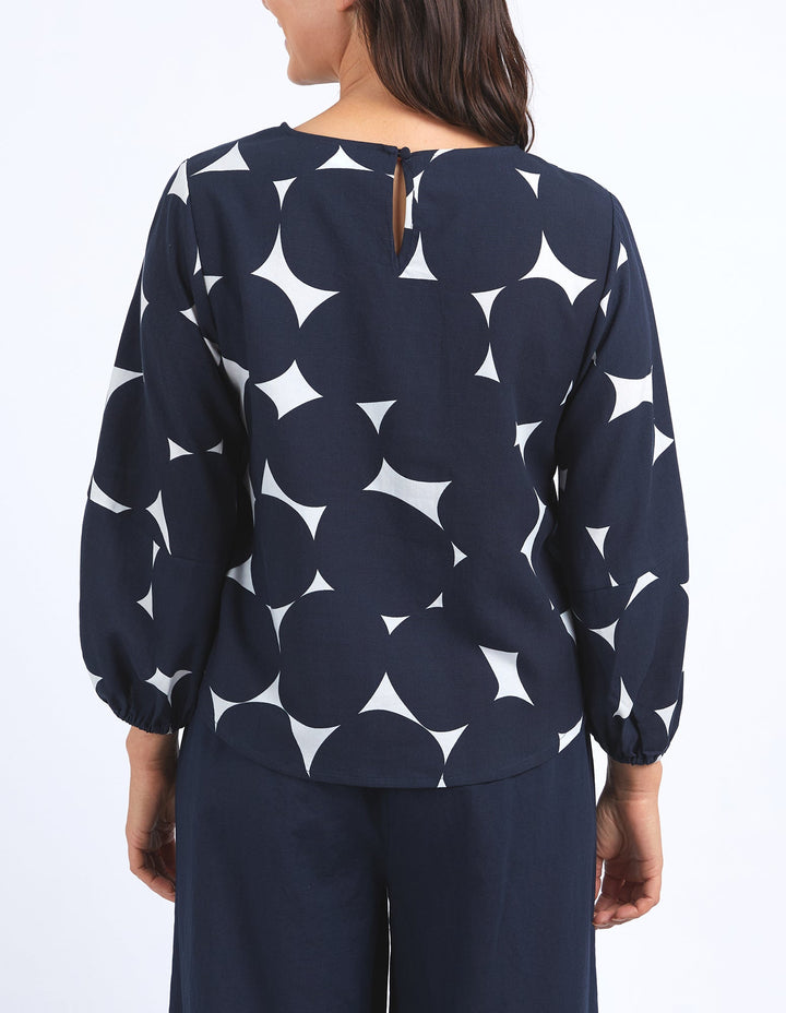 Elm Demi Spot Top Spot Print