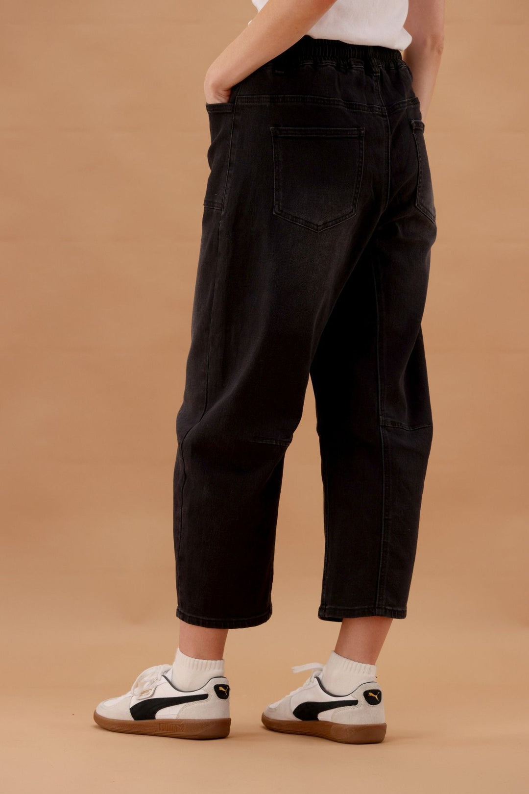 Wakee Barrel Jean Black