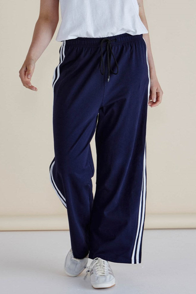 Betty Basics Nikki Relaxed Cotton Jogger Navy