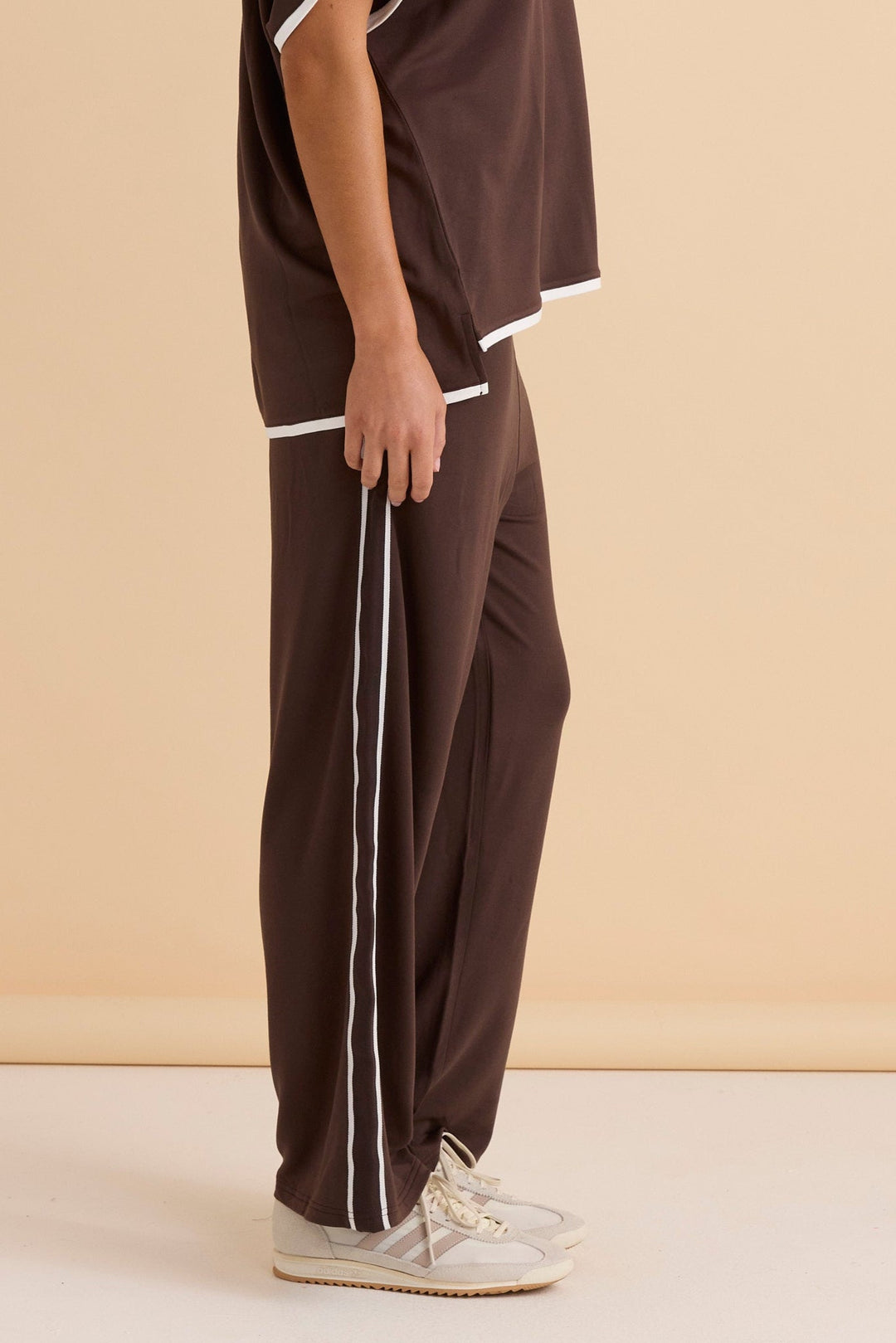 Betty Basics Evelyn Wide Leg Jogger Chocolate