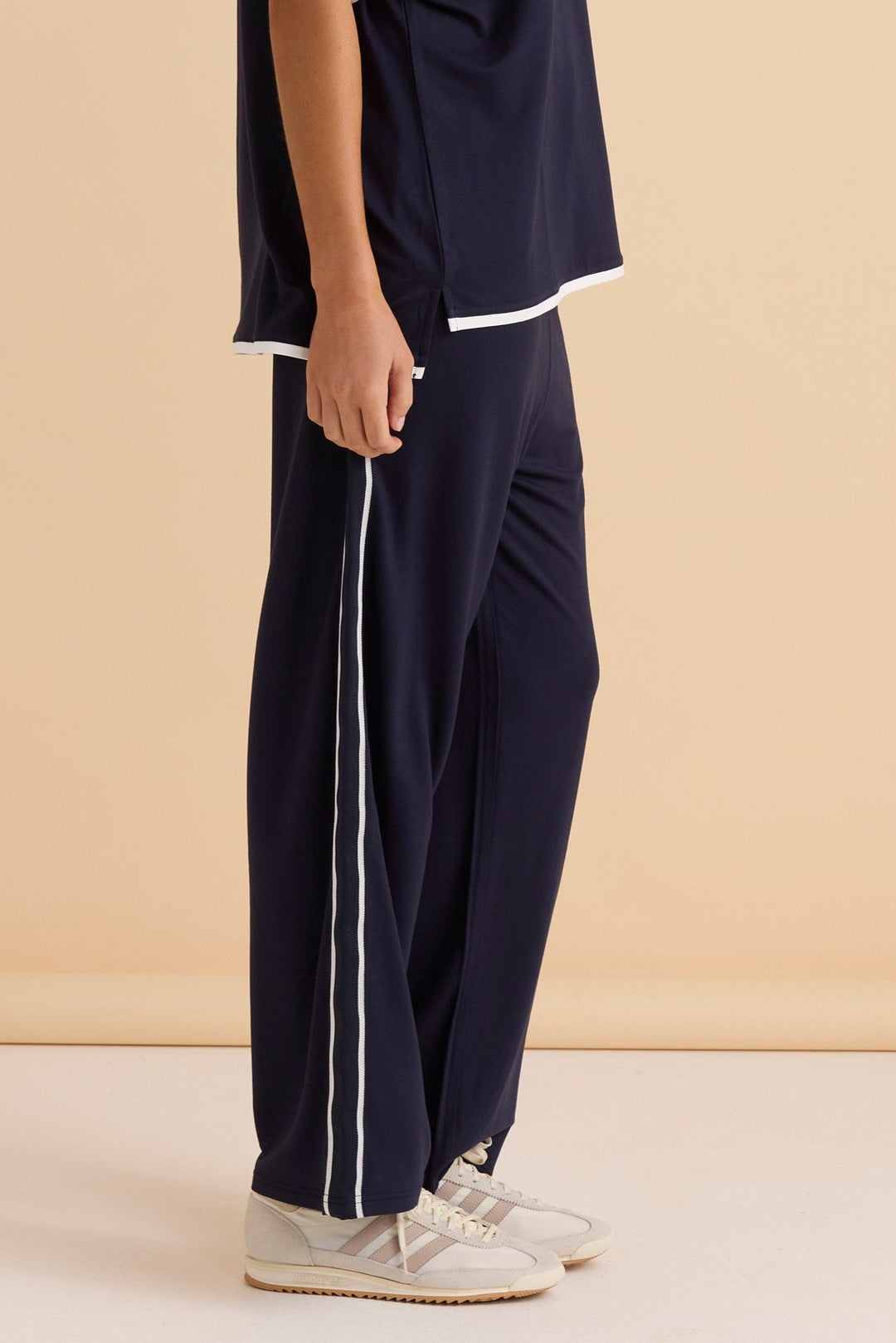 Betty Basics Evelyn Wide Leg Jogger Navy