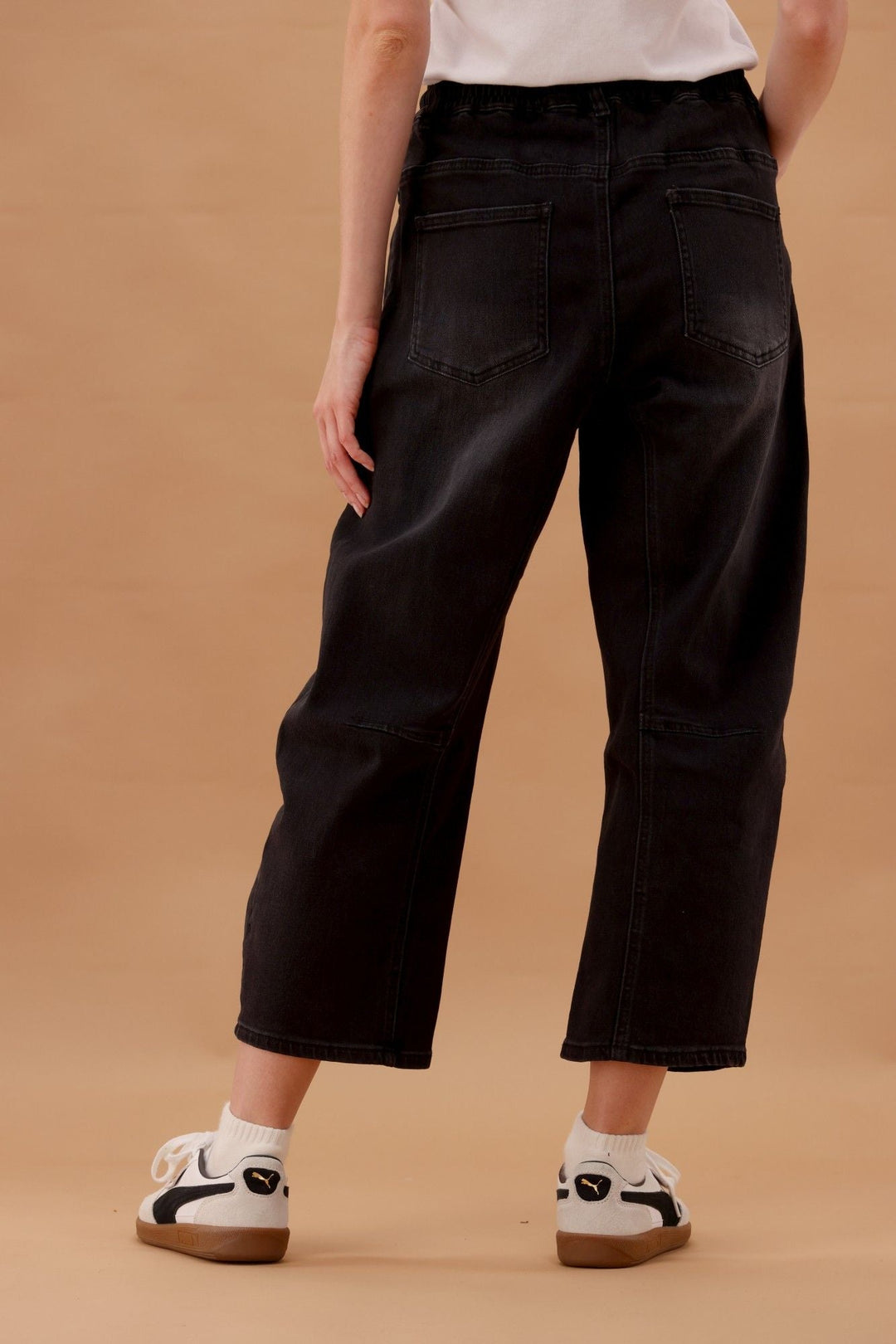 Wakee Barrel Jean Black