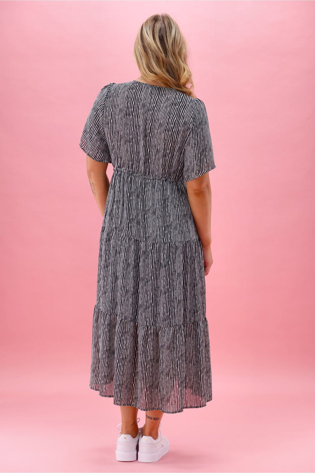 Gloss The Label Avonley Tiered Chiffon Dress Black Line Print