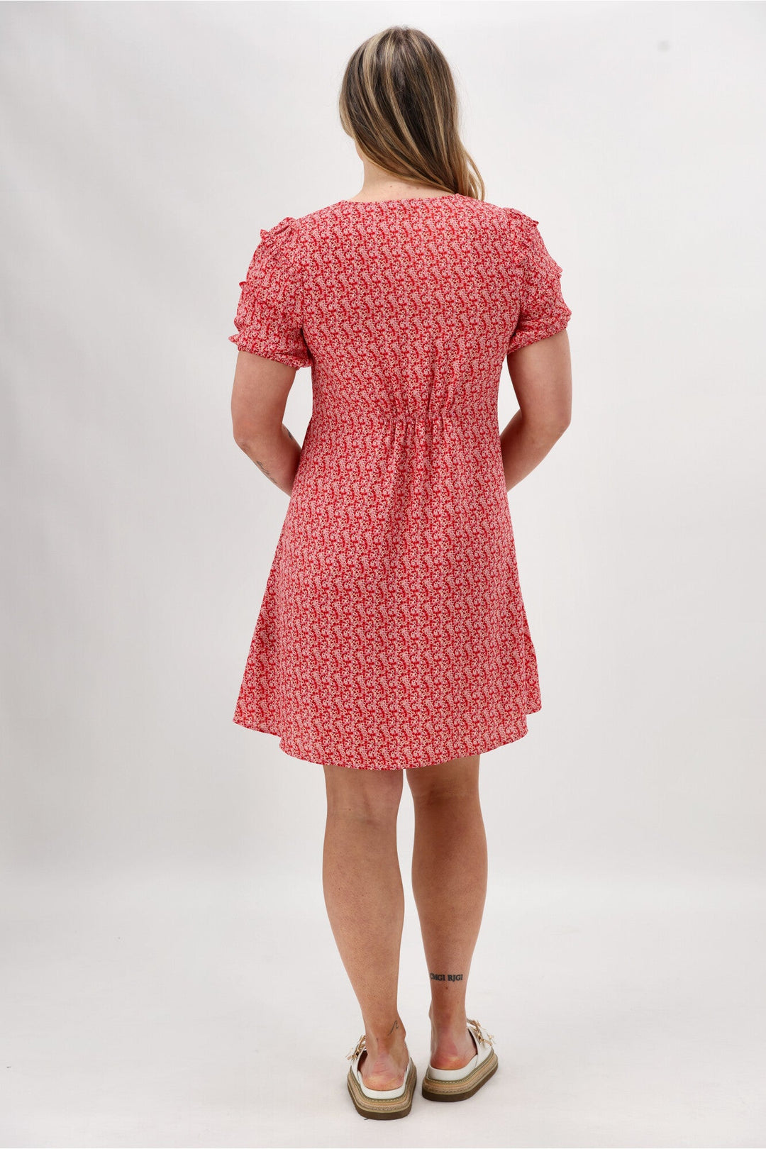 Gloss The Label Dale Frill Detail Puff Sleeve Dress Coral Print
