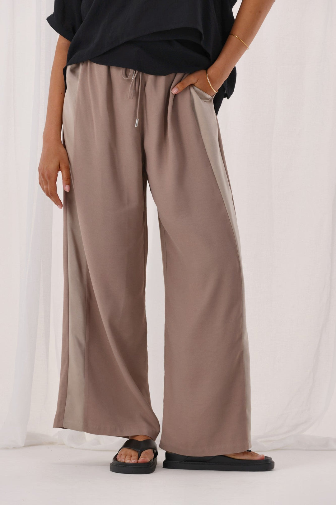 Gloss The Label Havanna Satin Stripe Pants Taupe