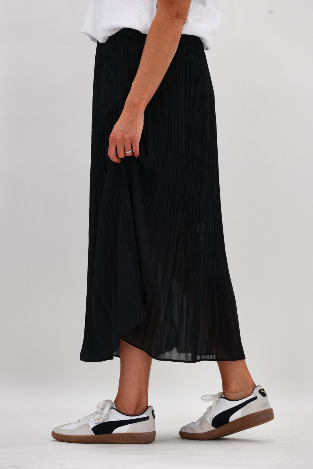 Gloss The Label Lula Variagated Pleated Skirt Black