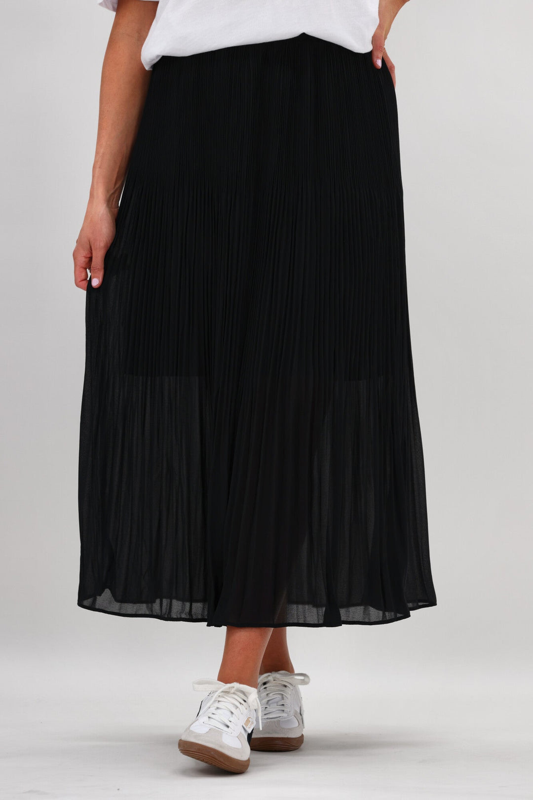 Gloss The Label Lula Variagated Pleated Skirt Black