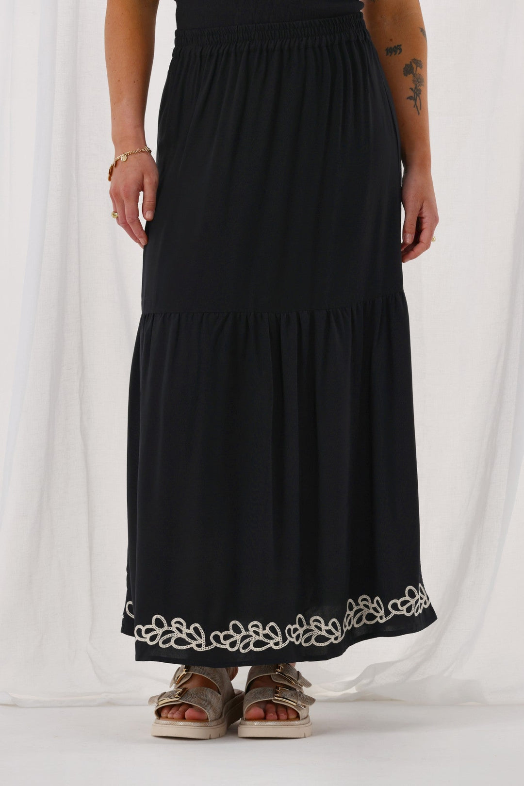 Gloss The Label Nyal Embroidered Skirt Black