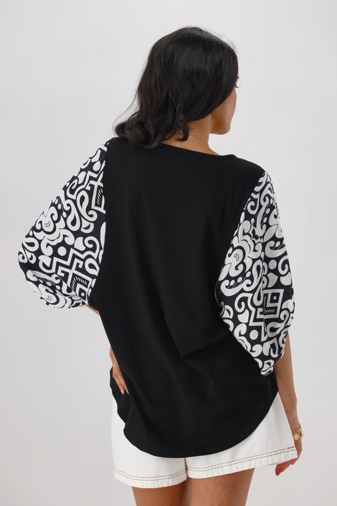 Gloss the Label Ornelle Contrast Sleeve Top Black Natural