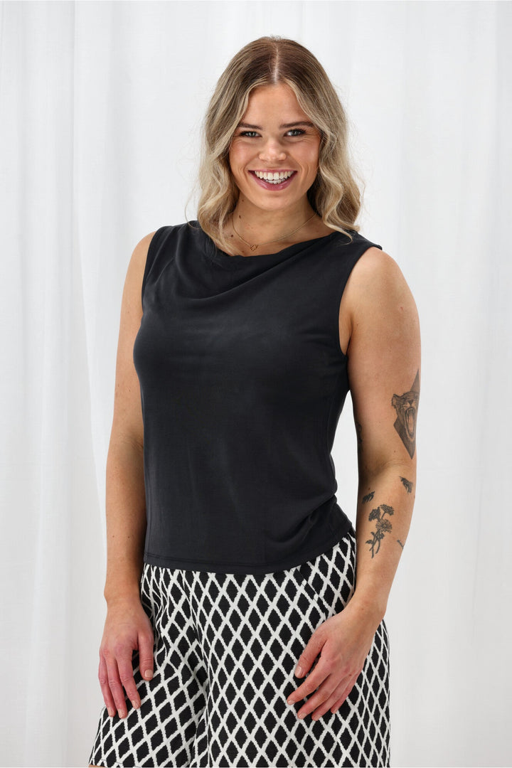ONLY Onlfree Life S/L Draping Neck Top Jrs Black