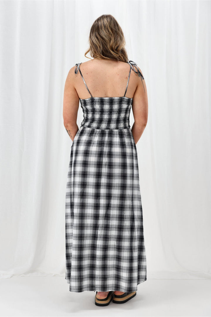 ONLY Onlmaddy Life Maxi Check Smock Dress Black White Check