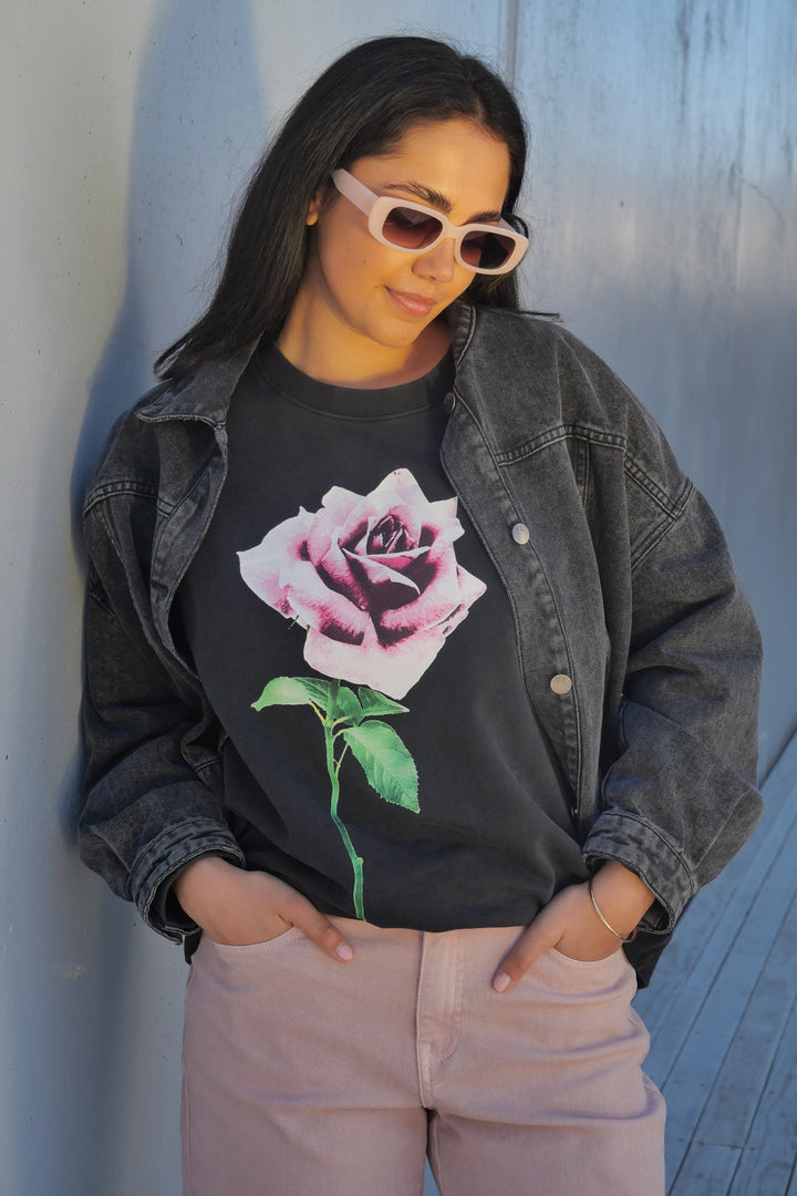 Rebel Club Romance Rose Crew Washed Black