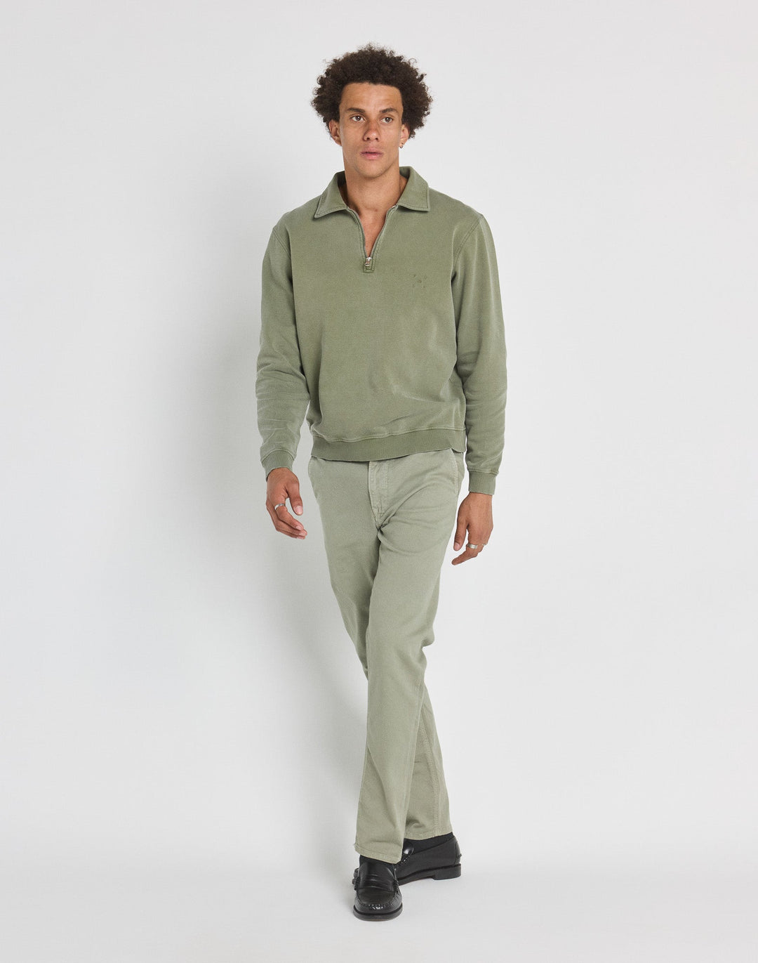 Pull-in Crew Neck Zip Leaf