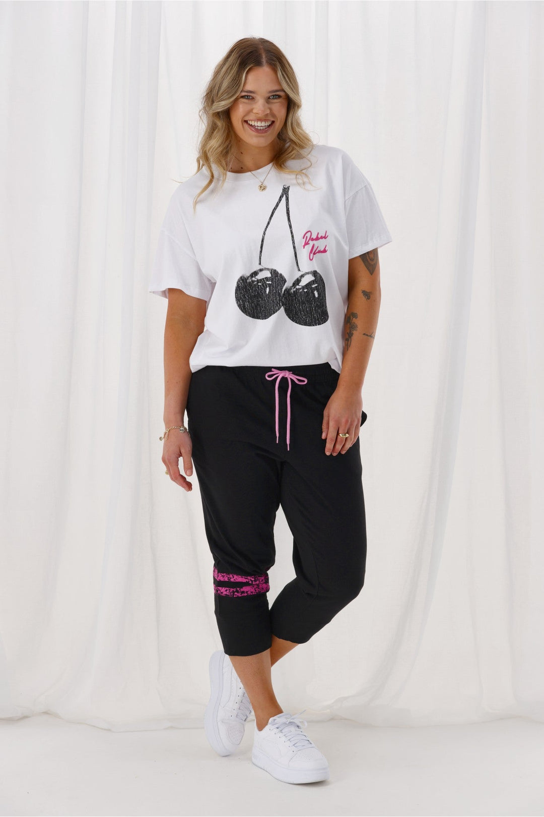 Rebel Club Half Time 3/4 Jogger Black Pink Stripe