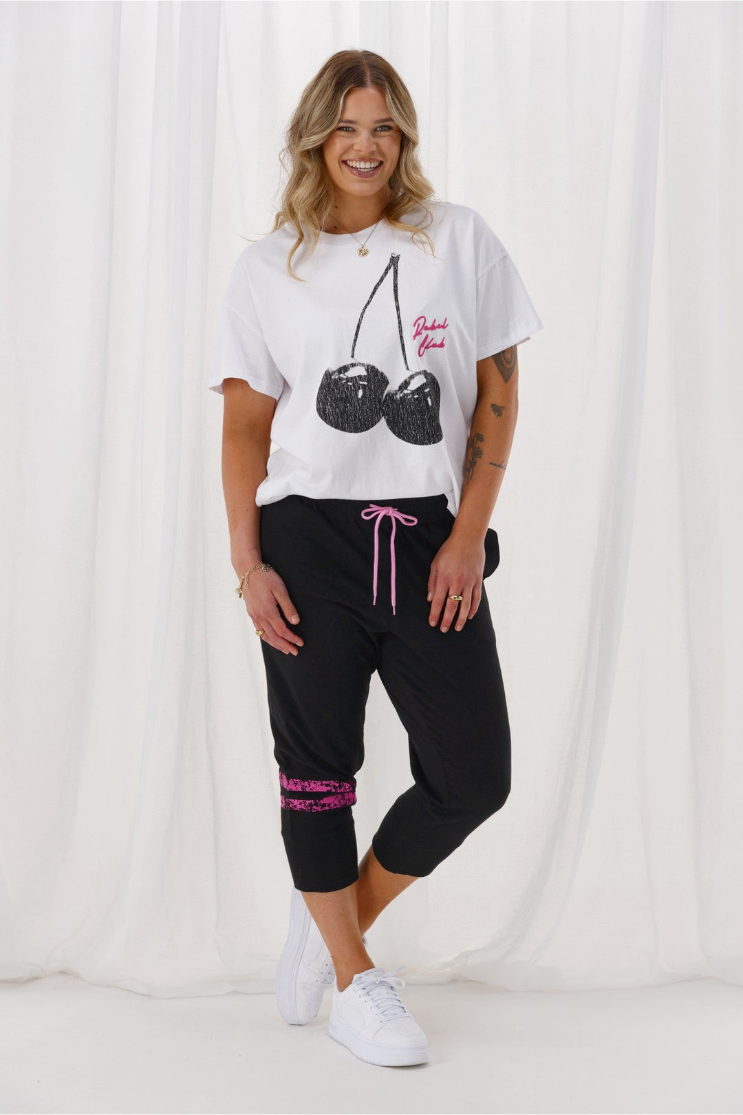 Rebel Club Half Time 3/4 Jogger Black Pink Stripe