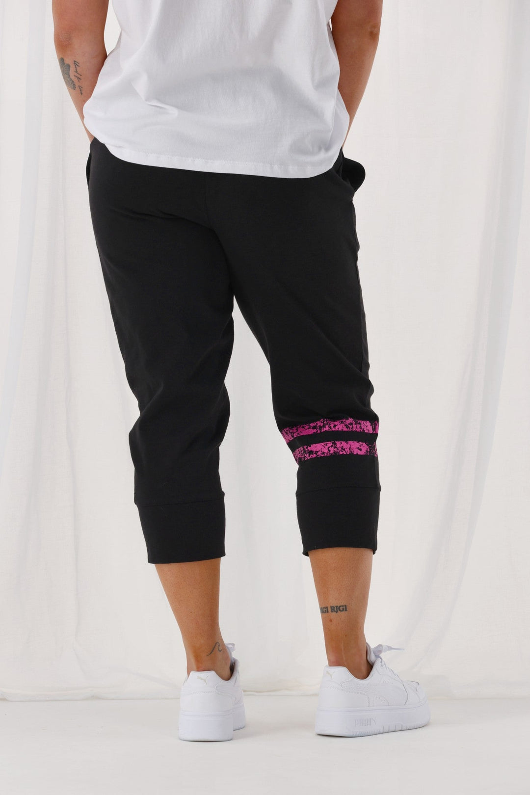 Rebel Club Half Time 3/4 Jogger Black Pink Stripe