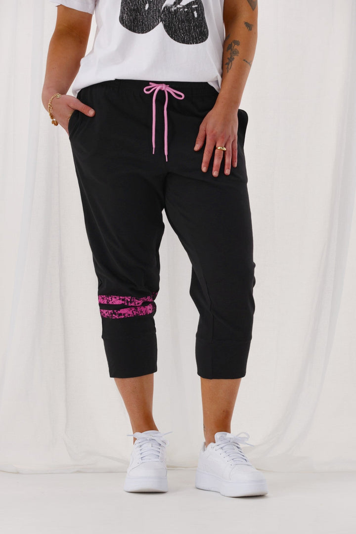 Rebel Club Half Time 3/4 Jogger Black Pink Stripe
