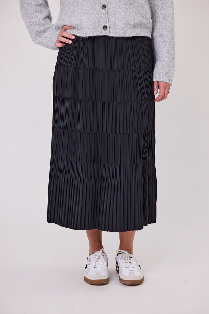 Gloss The Label Ricco Pleated Skirt Black