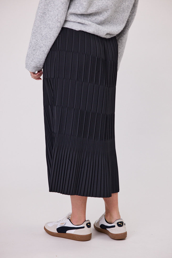 Gloss The Label Ricco Pleated Skirt Black