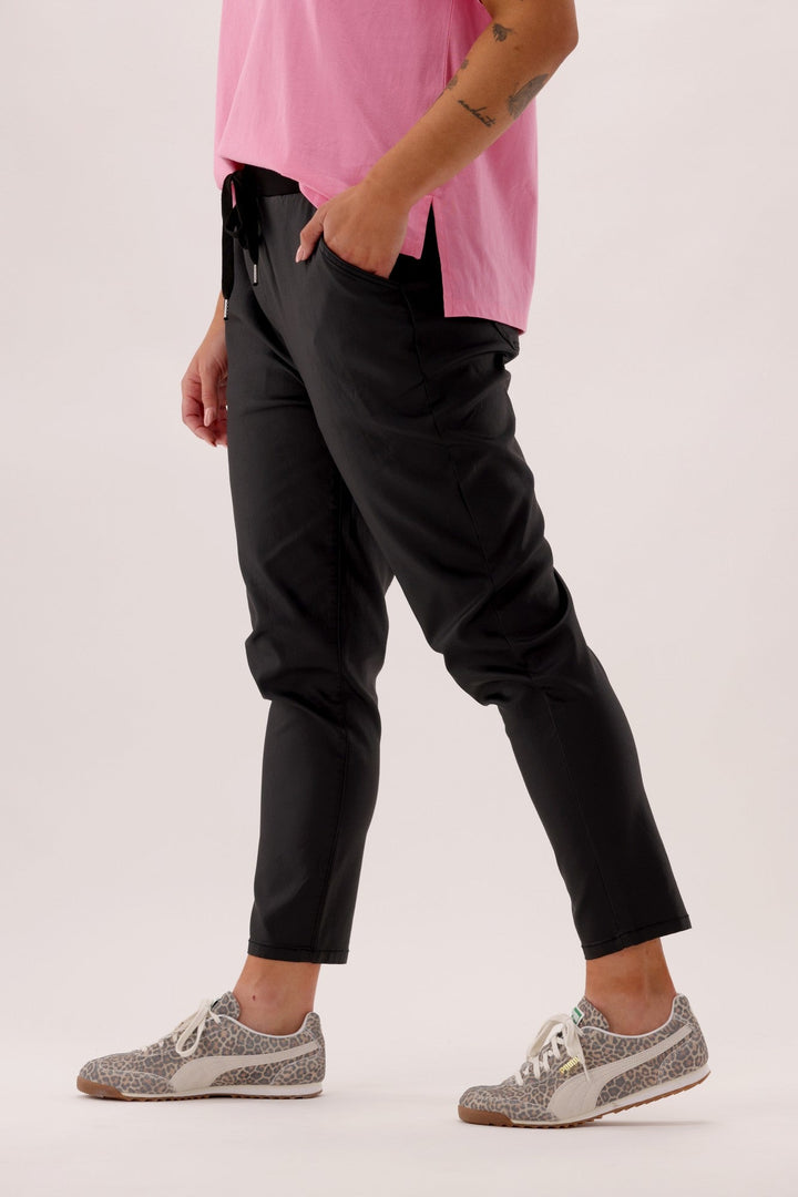 Label Anew Wetlook Jogger Black