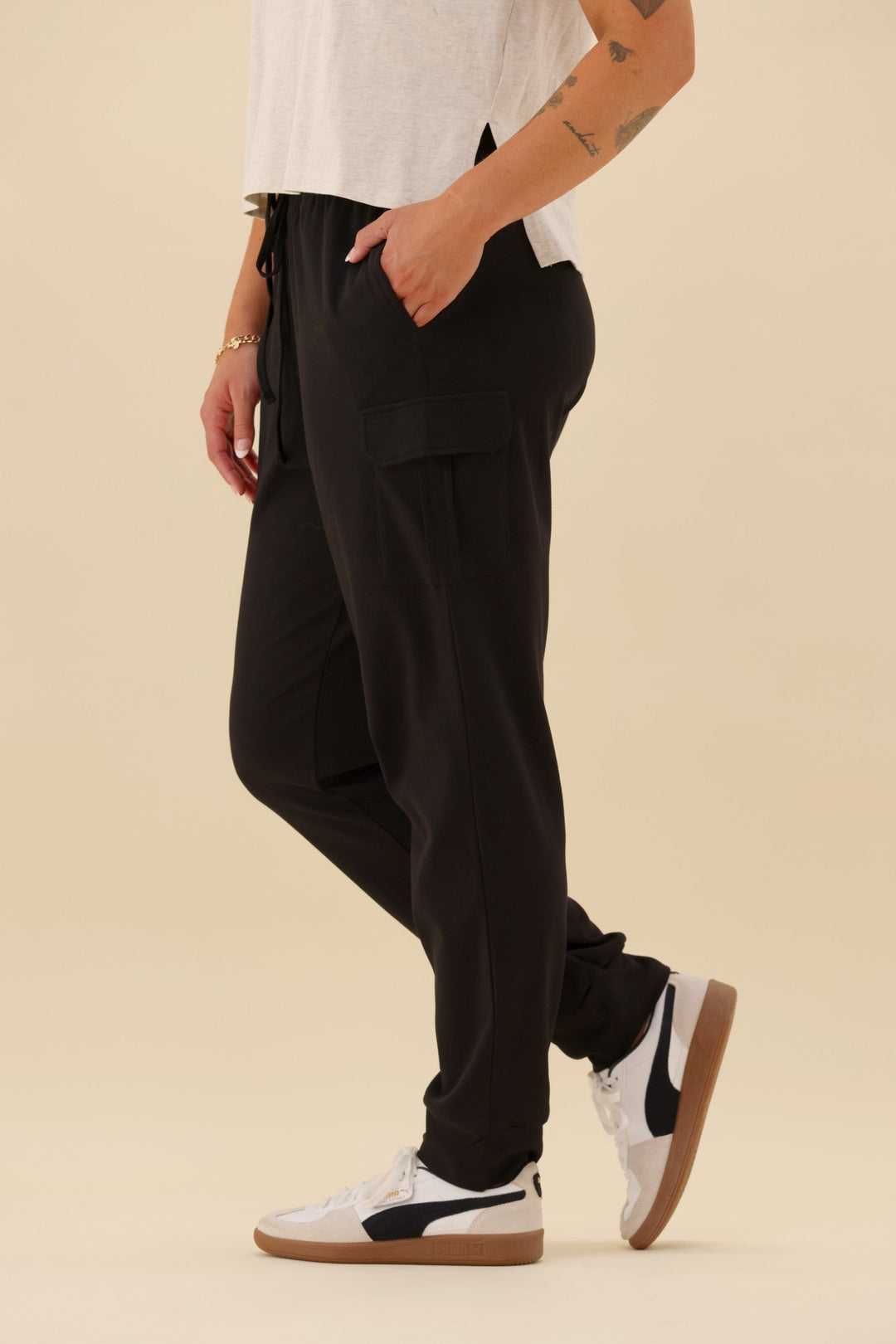 Label Asharna Cargo Pocket Jogger Black