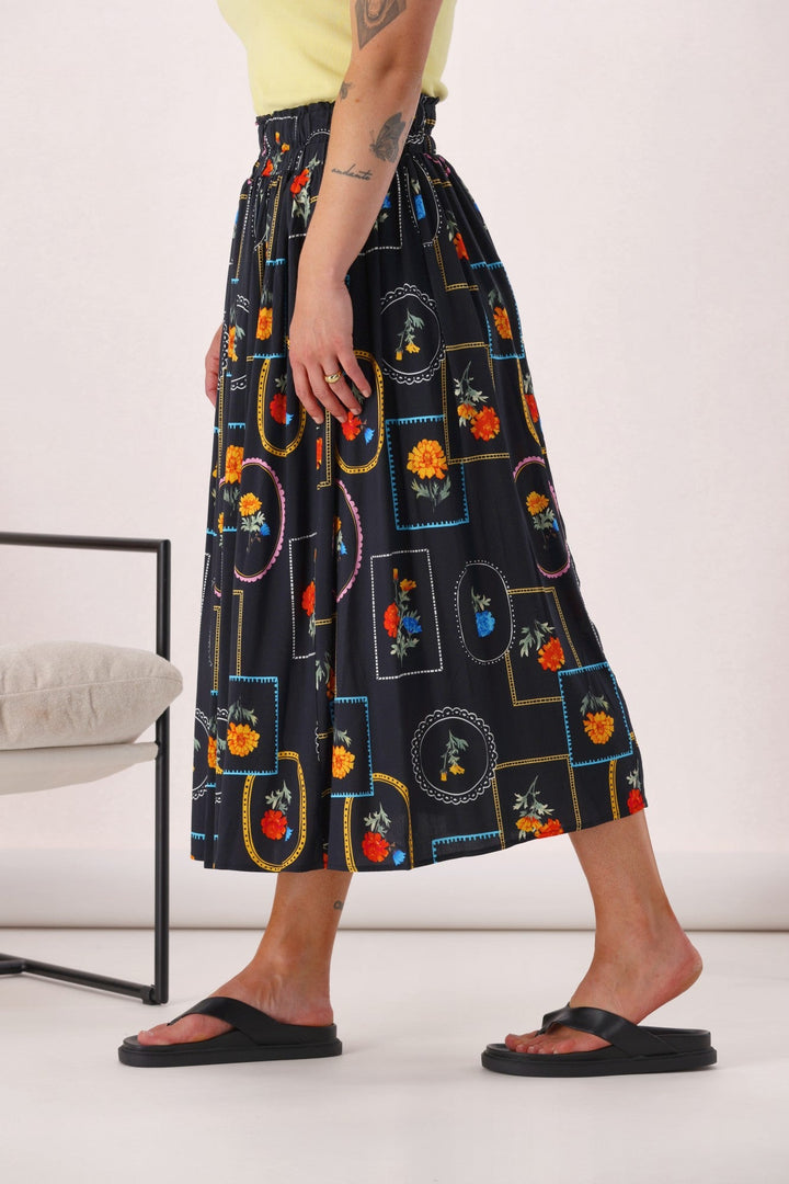 Label Flower Frame Skirt Black