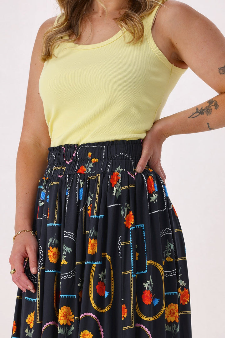 Label Flower Frame Skirt Black