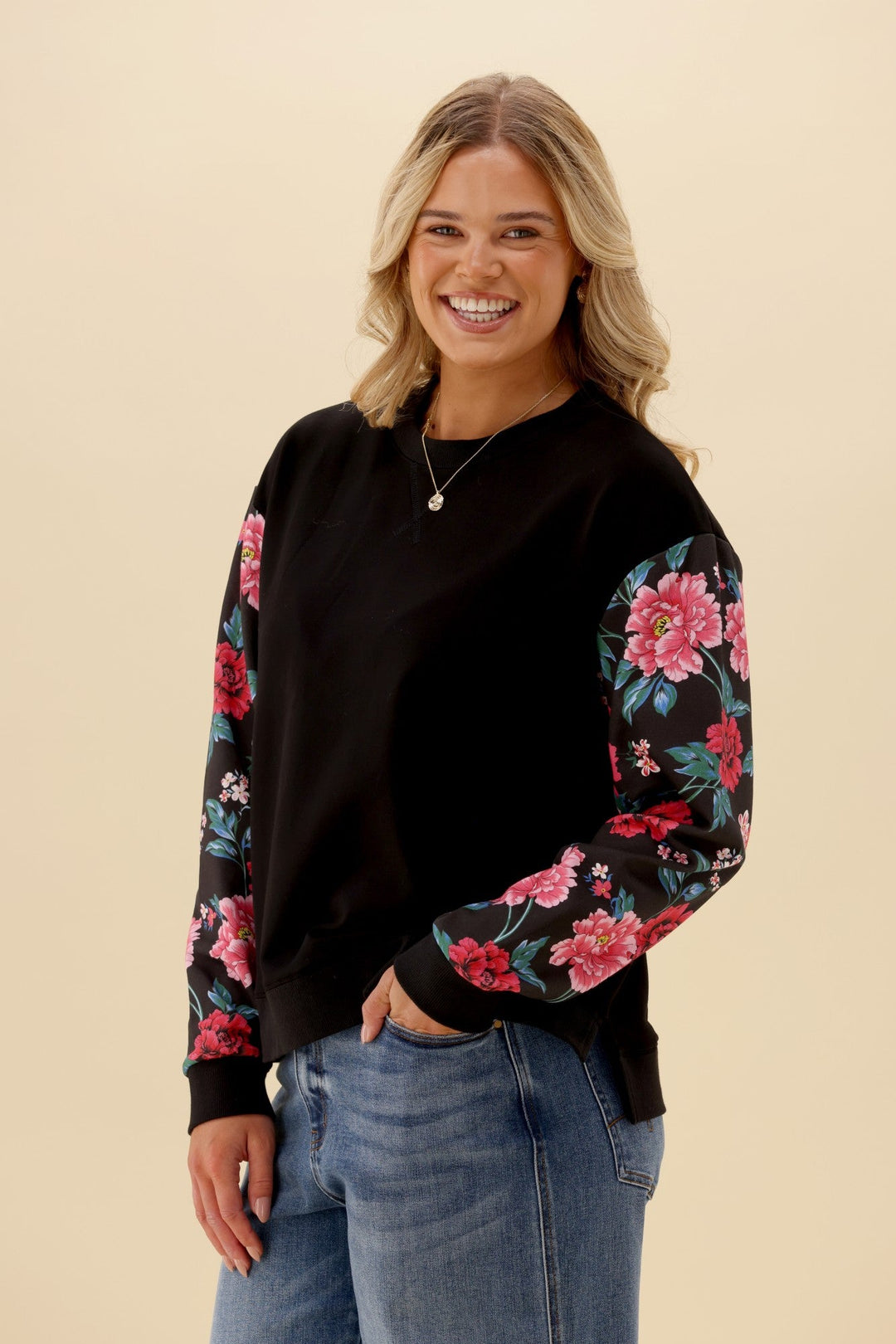 Label Luma Crew Black Floral
