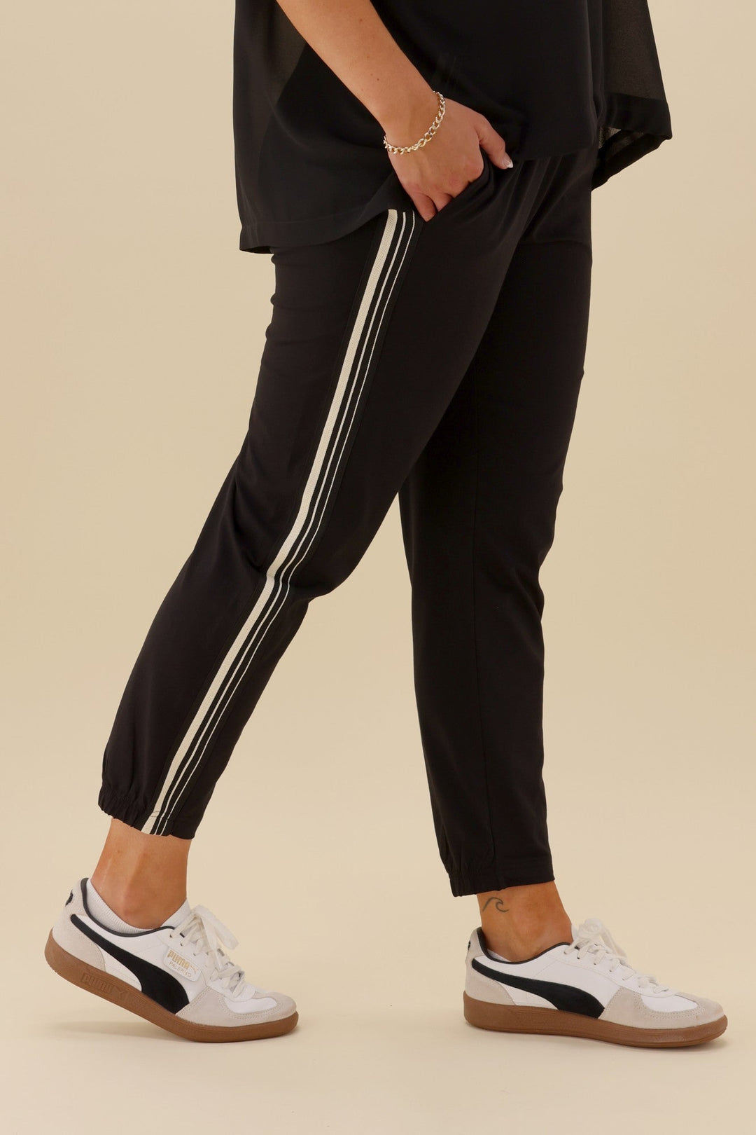 Label Otto Side Stripe Jogger Black