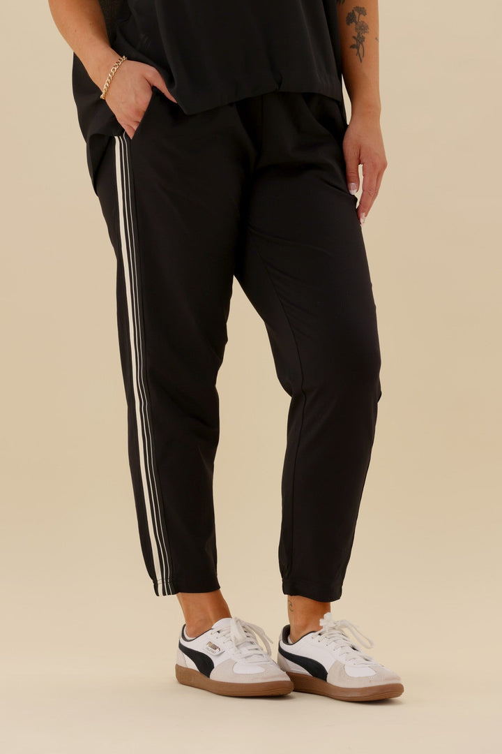 Label Otto Side Stripe Jogger Black