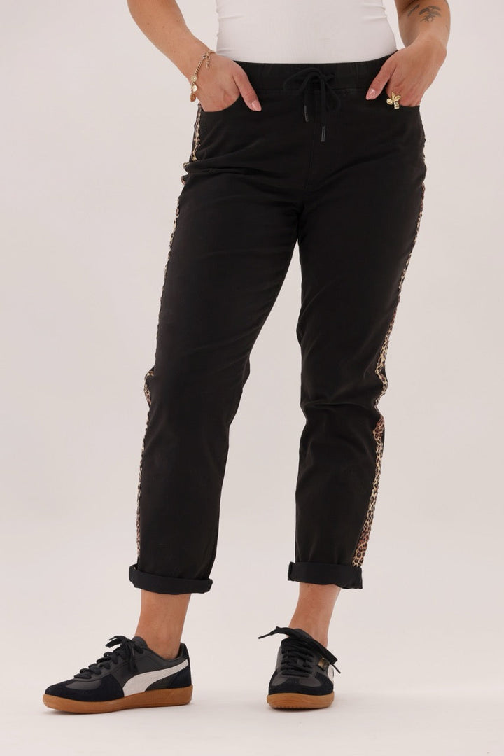 Label Raglan Jogger Black With Animal Side Strip