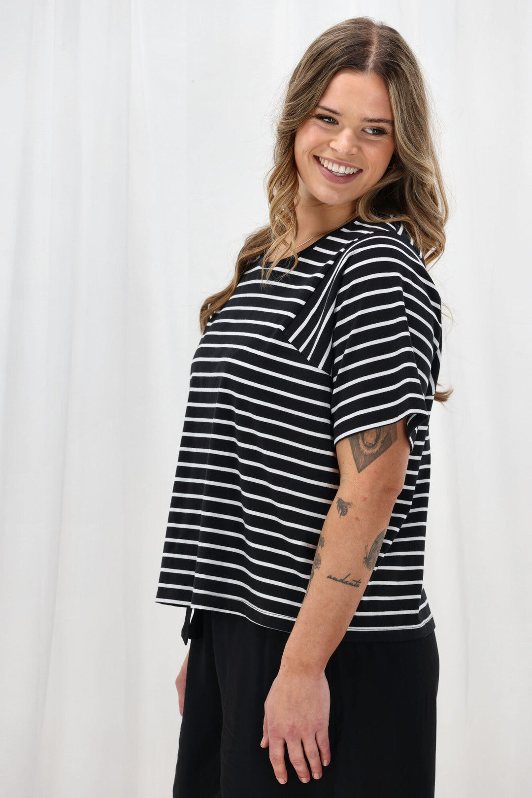 Label Ray Angled Yoke Top Black White Stripe