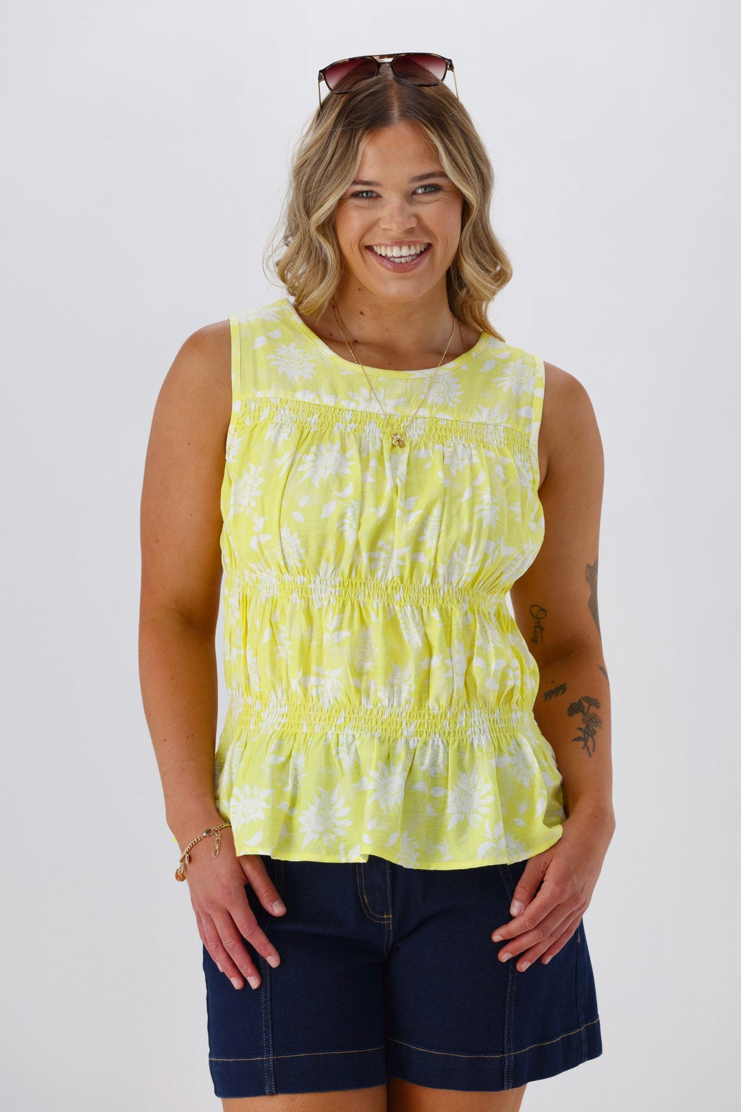 Label Sunflower Top Yellow White Floral