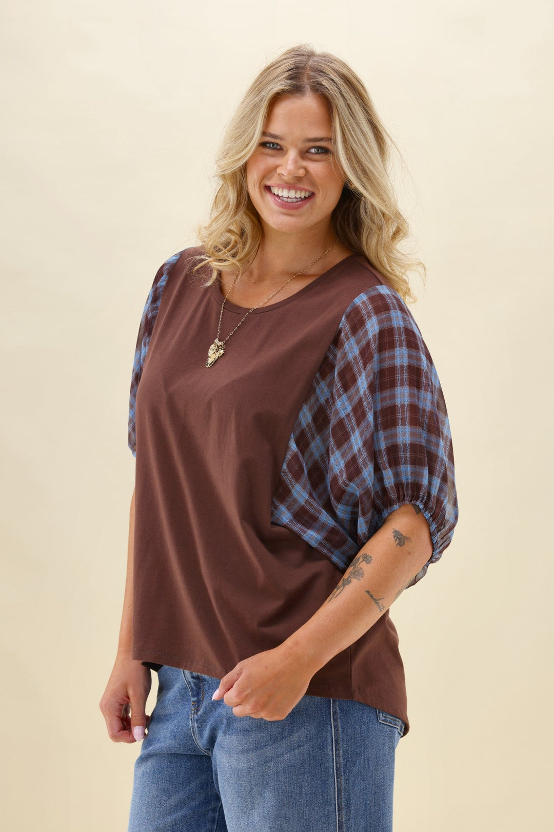 Label Selma Top Chocolate with Check Sleeve