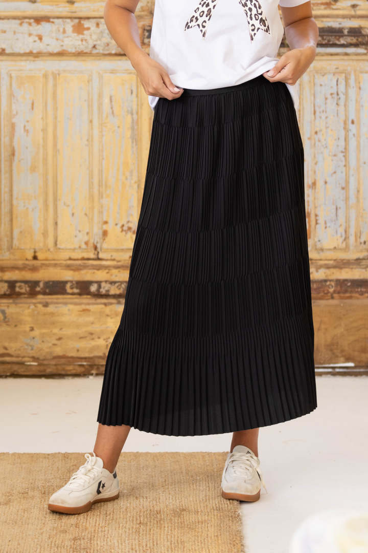 Gloss The Label Ricco Pleated Skirt Black