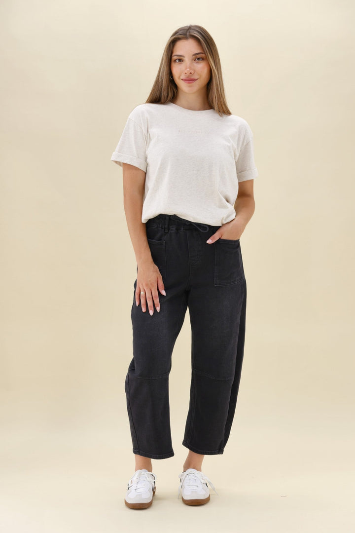 Wakee Barrel Jean Black