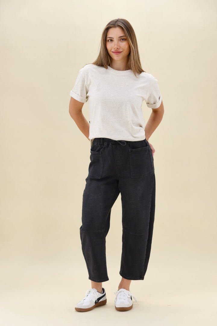 Wakee Barrel Jean Black