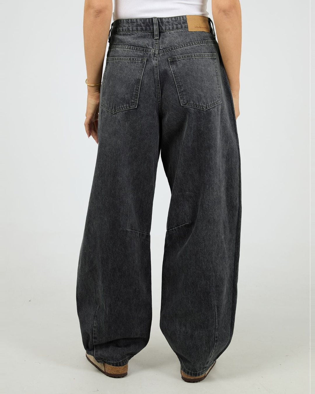 All About Eve Hallie Barrel Leg Jean Coal