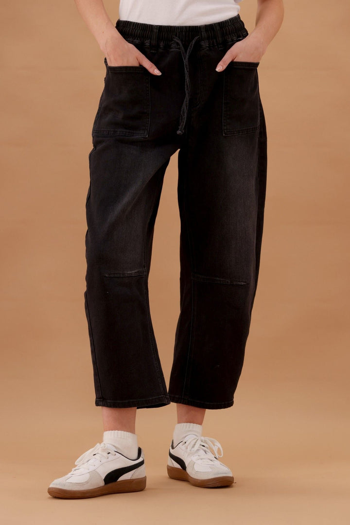 Wakee Barrel Jean Black
